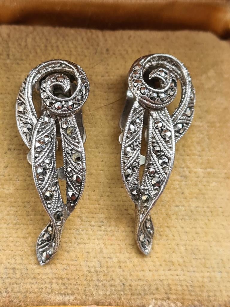 Paire de boucles d'oreilles clips marcassites poinçon, Bijoux, Sacs & Beauté, Bijoux anciens, Enlèvement, Boucles d'oreilles