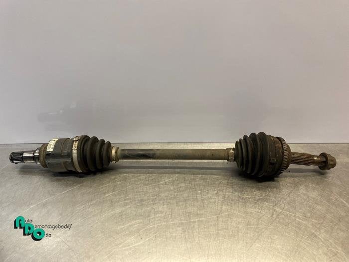 Aandrijfas links-voor van een Toyota Yaris (Yaris 1 02-), Auto-onderdelen, Gebruikt, -, -, Ophalen of Verzenden
