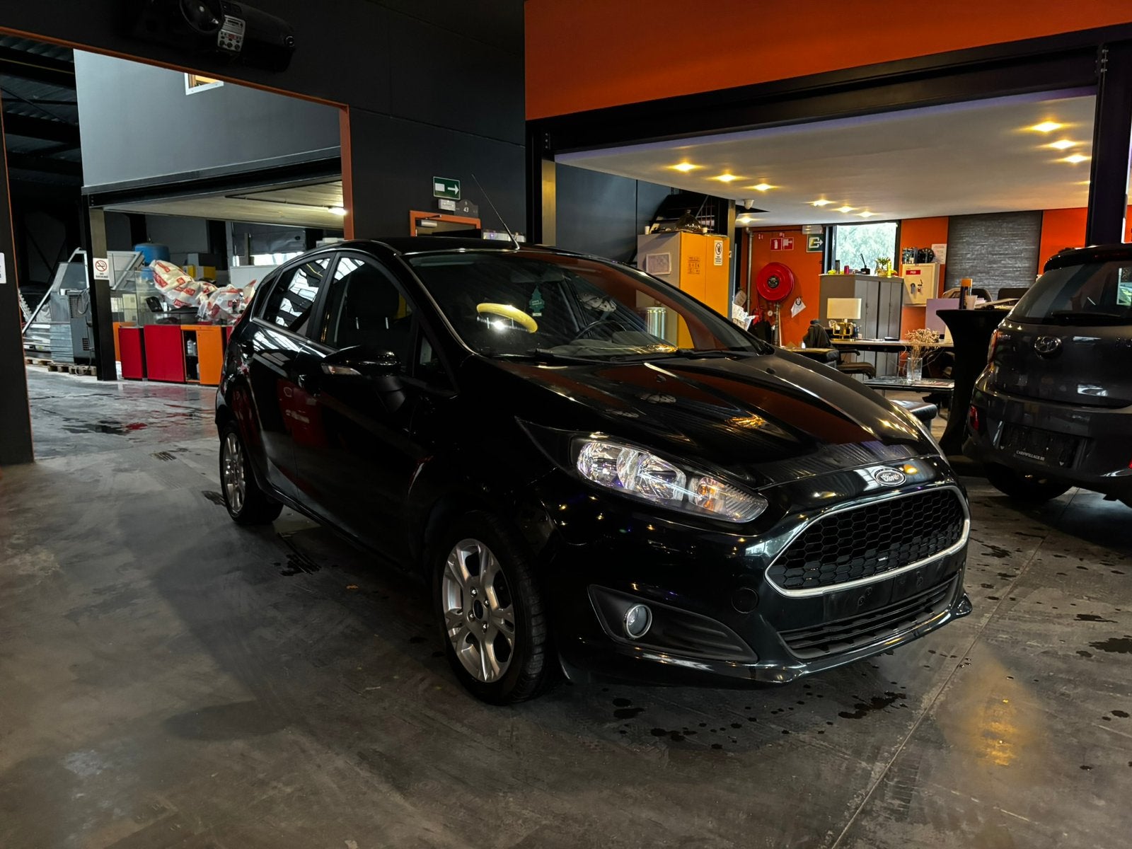 Ford fiesta 1.0ecoboost Trend automatique/12 mois de garanti, Auto's, Ford, Euro 5, Stof, Zwart, Zwart