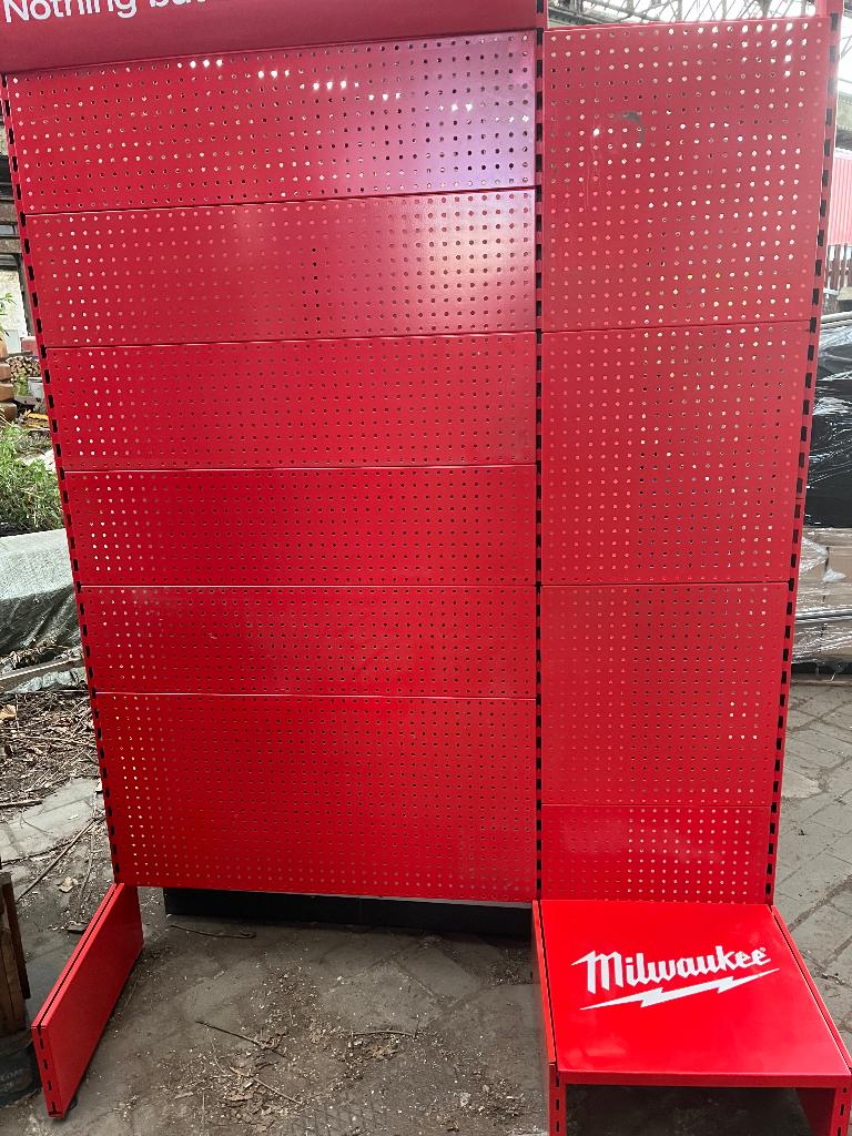 Étagère Milwaukee, Enlèvement, Utilisé