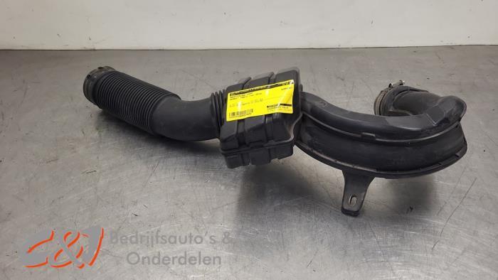 Tuyau d'aspiration air d'un Renault Trafic, Renault, -, 3 mois de garantie, Utilisé