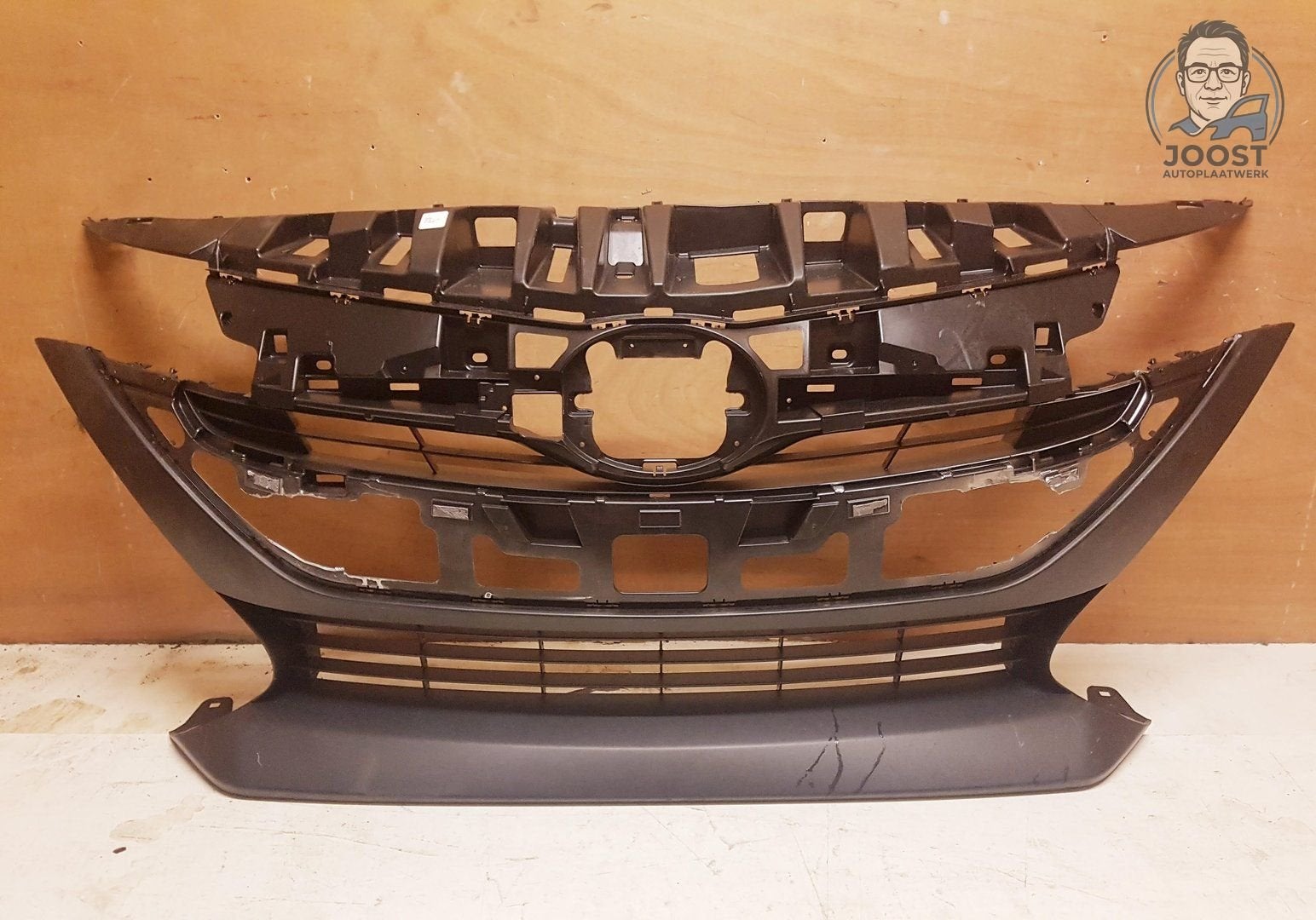 Grill bumpergrill Toyota Prius vanaf 2017 53101-47150, Gebruikt, -, -, Ophalen of Verzenden