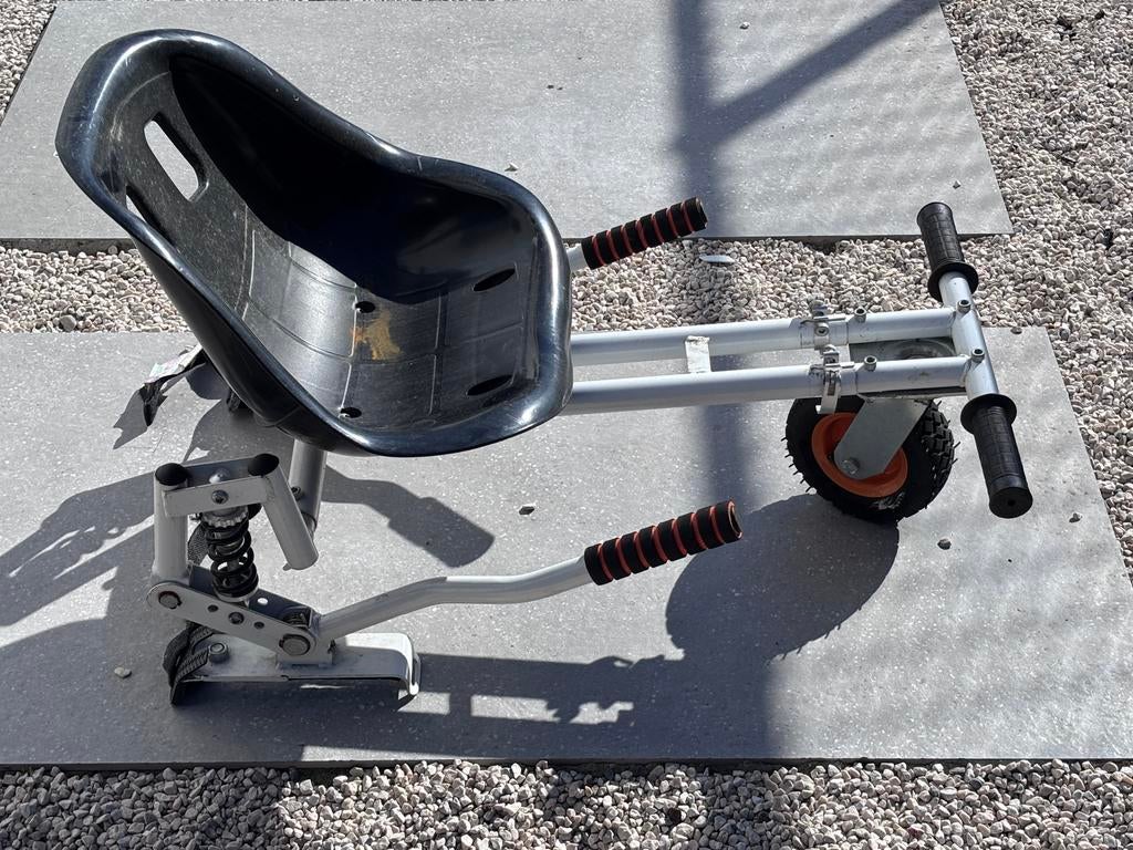 Zitje voor op hooverboard, Ophalen, Zo goed als nieuw