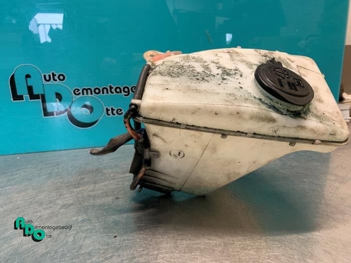Ruitensproeiertank voor van een Toyota Corolla (Corolla 96-), Gebruikt, -, -, Ophalen of Verzenden