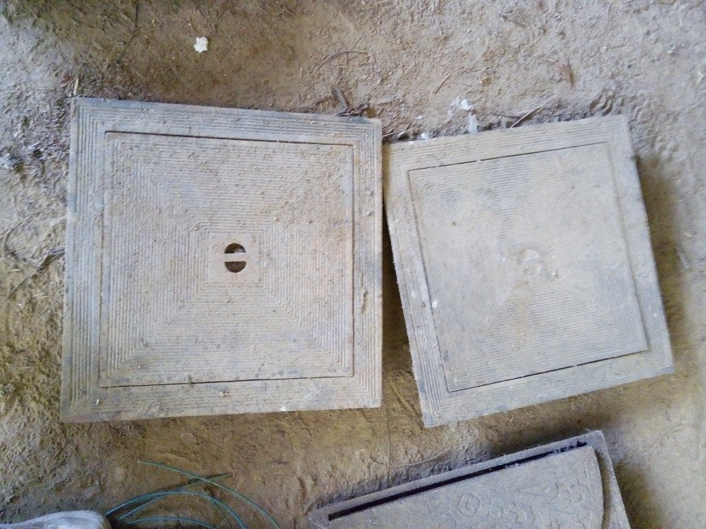 couvercles de trous d'égout en fer, Bricolage & Construction, Enlèvement, Utilisé, Autres matériaux, Autres types