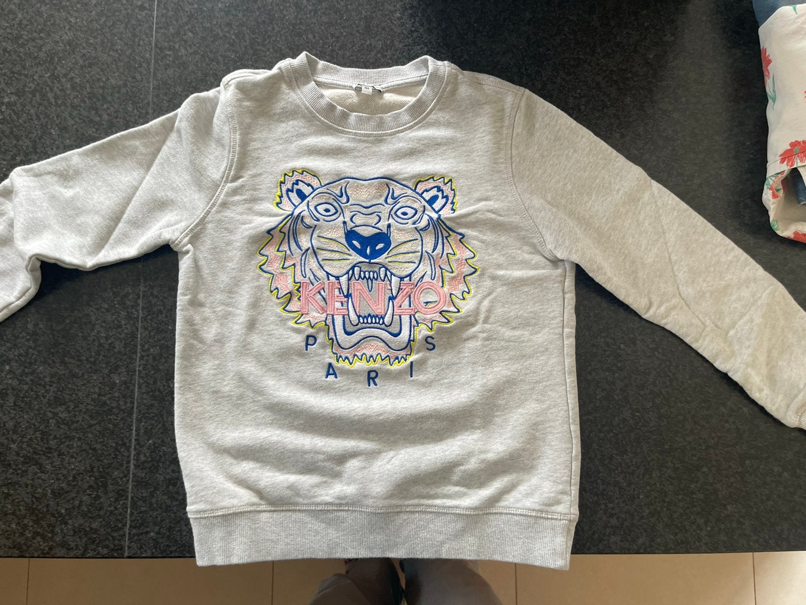 Trui - Kenzo Kids - 14y ( valt klein ) eerder 10y, Ophalen of Verzenden, Zo goed als nieuw, Meisje, Trui of Vest