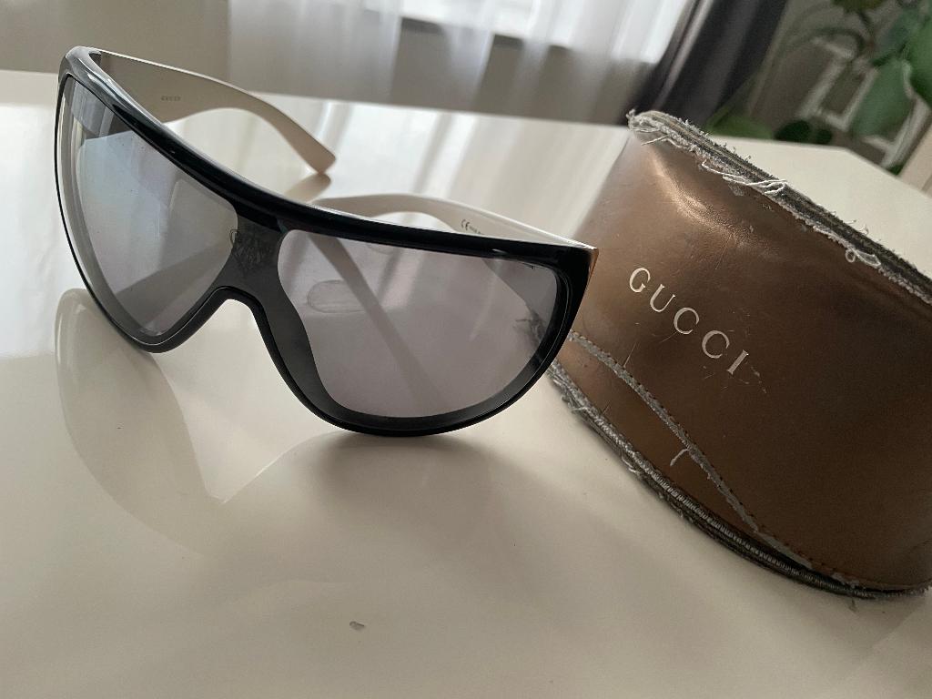 Lunette de soleil GUCCI, Gucci, Ophalen, Gedragen