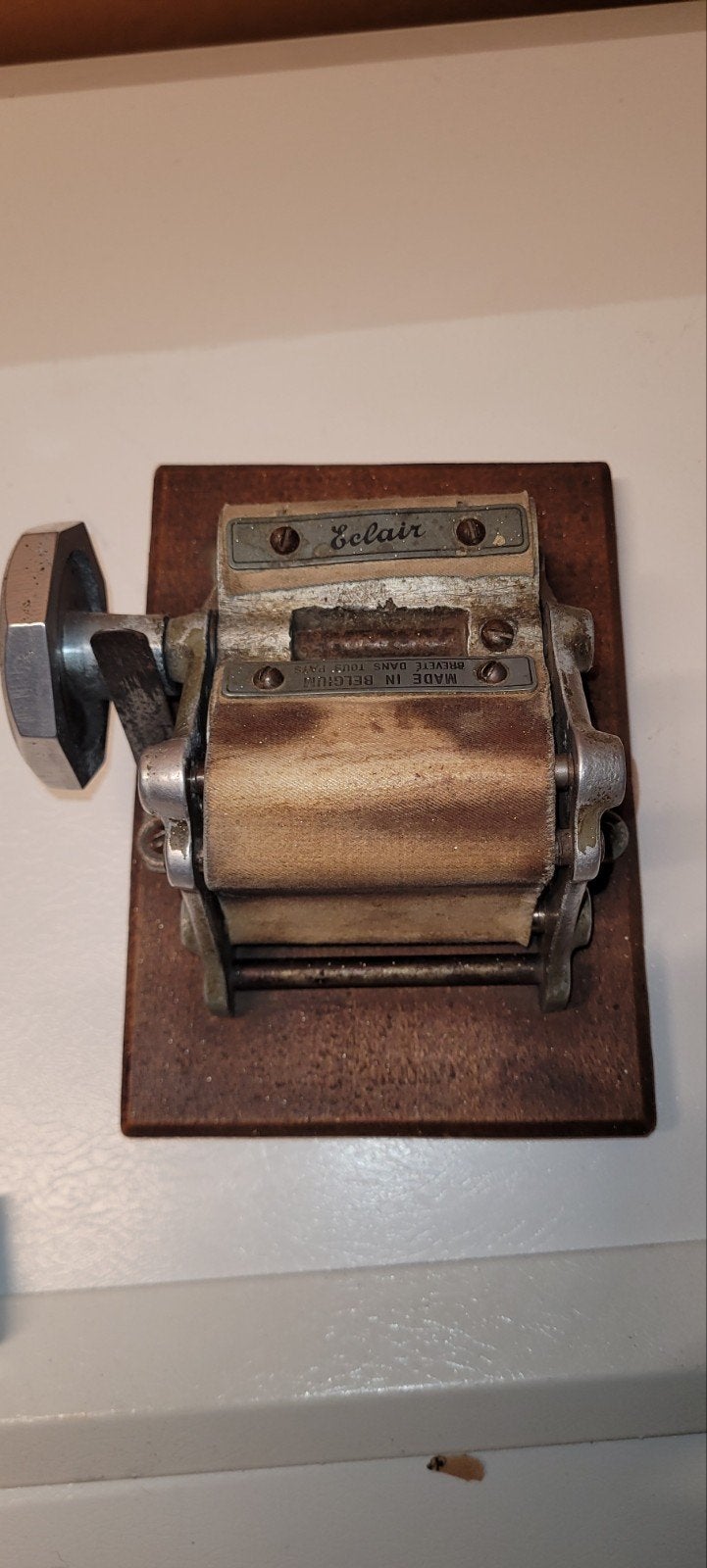 Oude sigarettenroller eclair, Ophalen