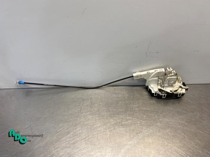 Serrure portière mécanique 2portes gauche d'un Volkswagen, Volkswagen, -, 3 mois de garantie, Utilisé