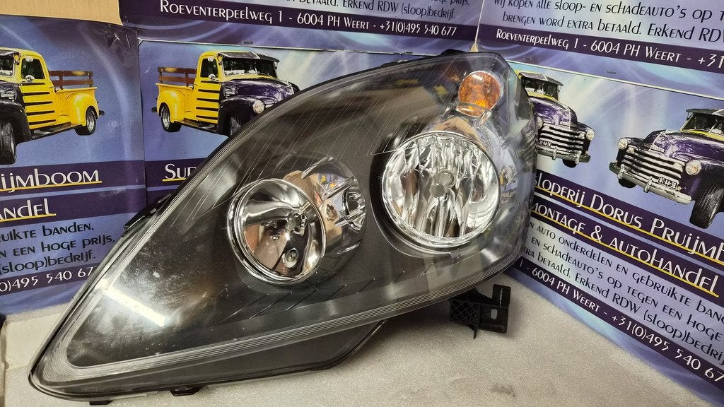 Opel zafira koplamp links rtnr 4421149L, Opel Automobile GmbH, Opel, Bahnhofsplatz 1
65423  Russelsheim am Main, DE, Kontakt@opel-infoservice.de