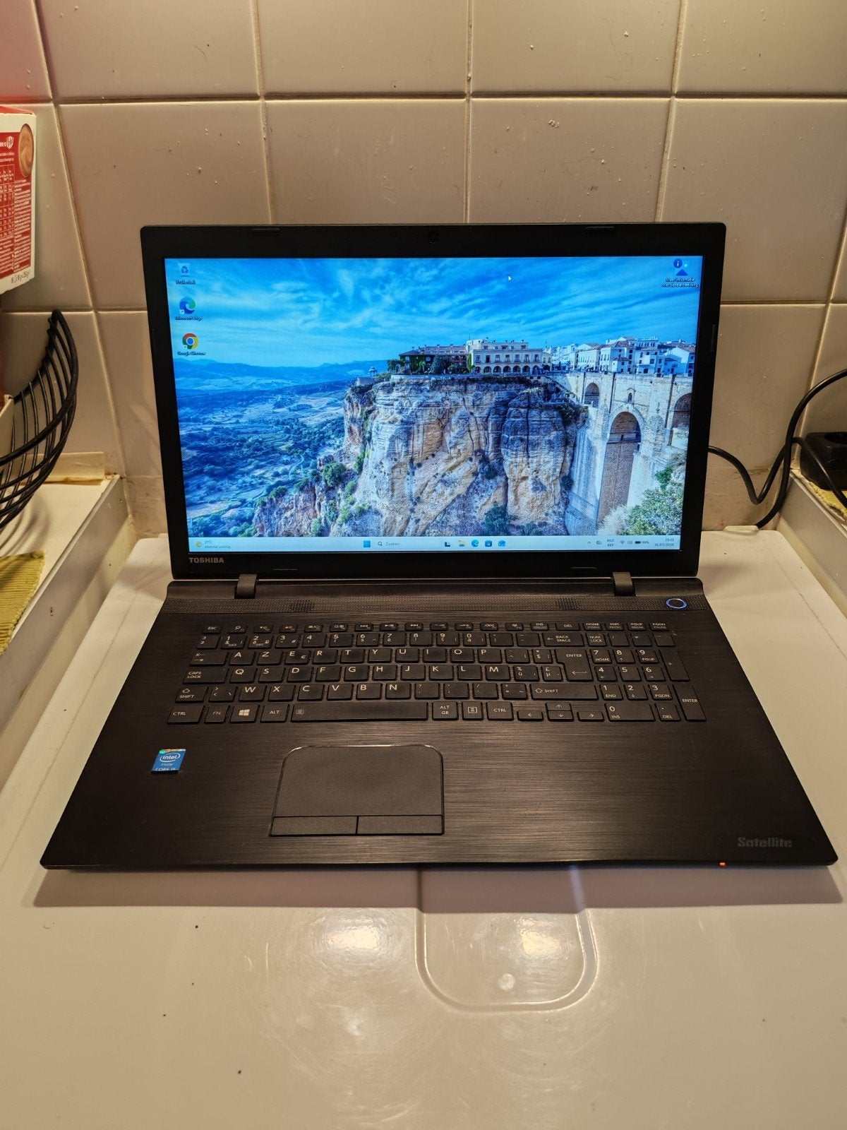 Grote Toshiba 17.3" Laptop | Intel i5 | 8GB RAM | 180GB SSD, Computers en Software, Windows Laptops, 2 tot 3 Ghz, 8 GB, SSD 180 GIGA SATA