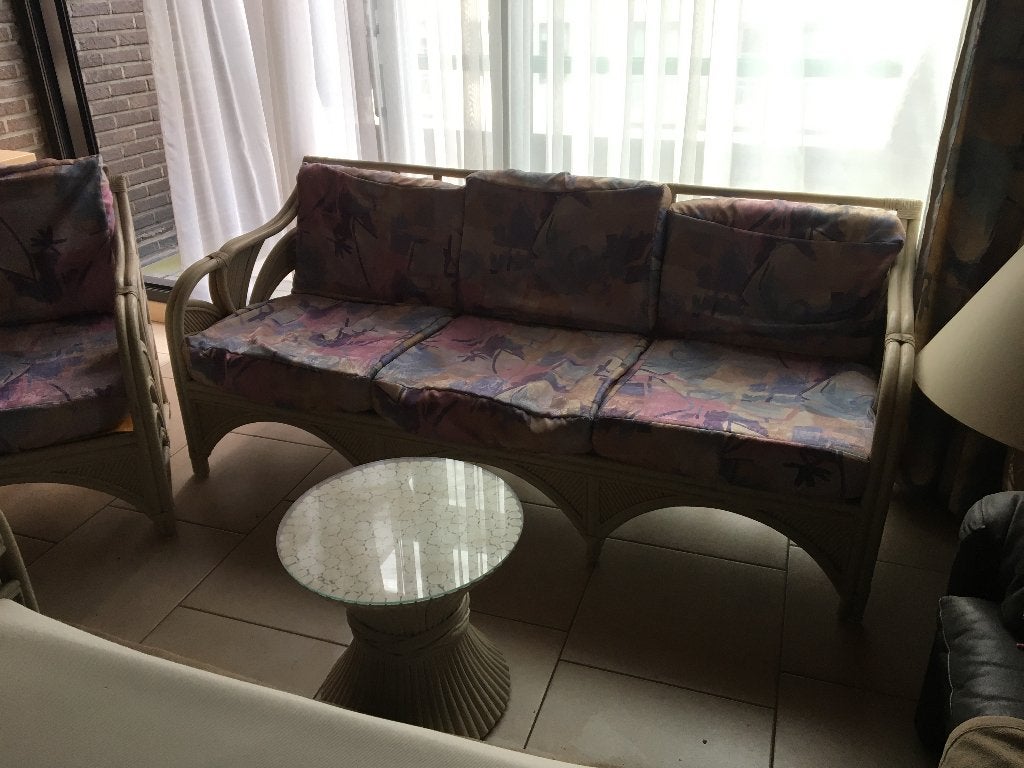 Rieten salon - 3 zit + twee maal 1 zit  + salontafel, Ophalen
