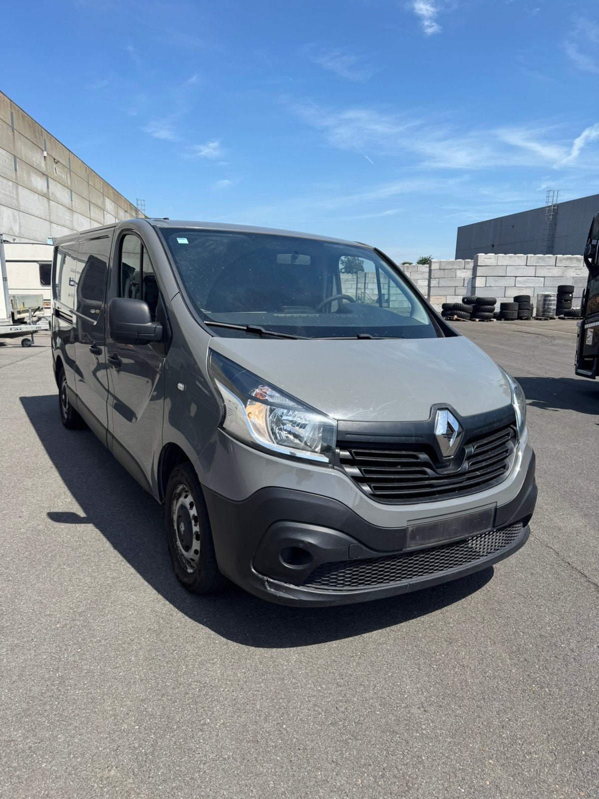Renault Trafic 3 Long, Autos, Renault, Argent ou Gris, Achat, Attache-remorque, Boîte manuelle