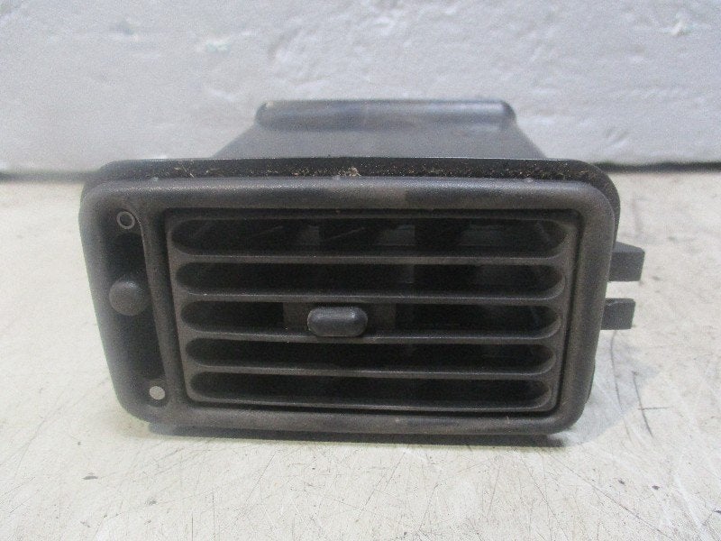 DASHBOARD LUCHTROOSTER LINKS Ford Fiesta 1983-1989, Gebruikt, Henry-Ford-Straße  1
50735  Köln, DE, Ford-Werke GmbH, Kunden@ford.com