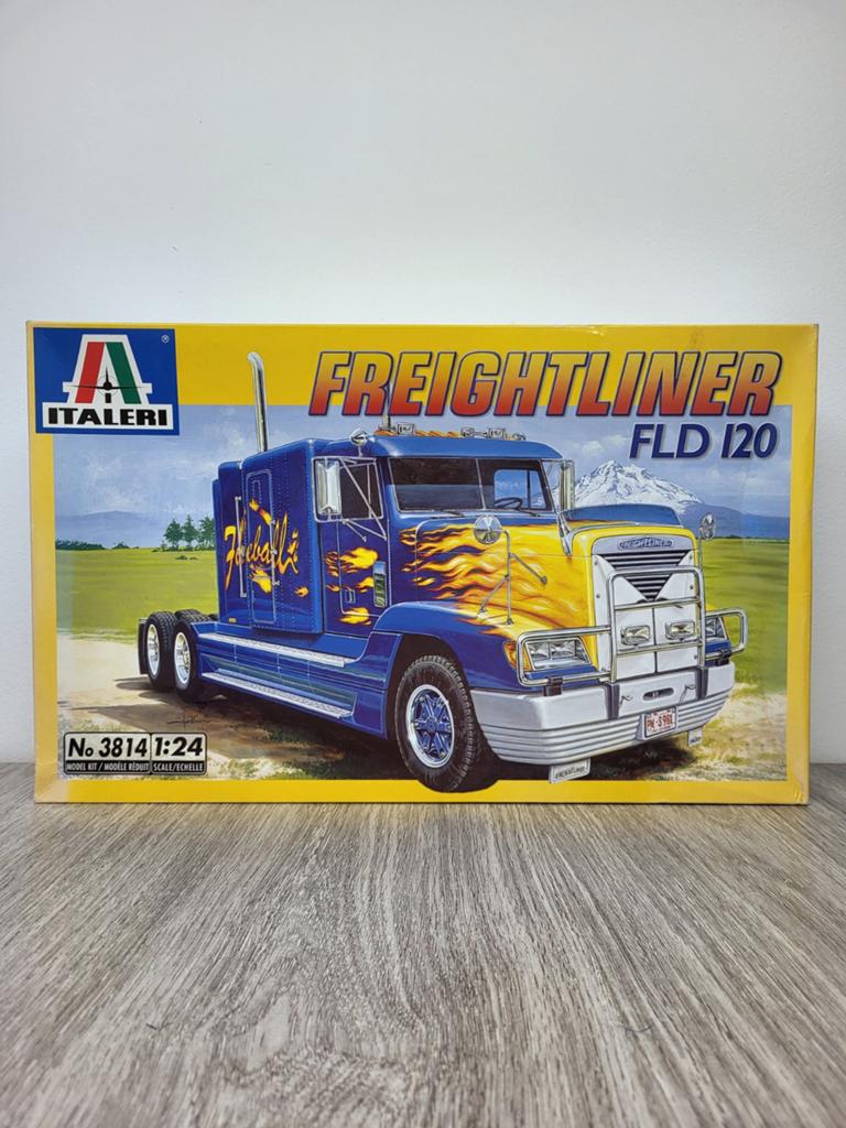 1:24 Italeri 3814 Freightliner FLD 120, Italeri, Groter dan 1:32, Ophalen of Verzenden, Zo goed als nieuw