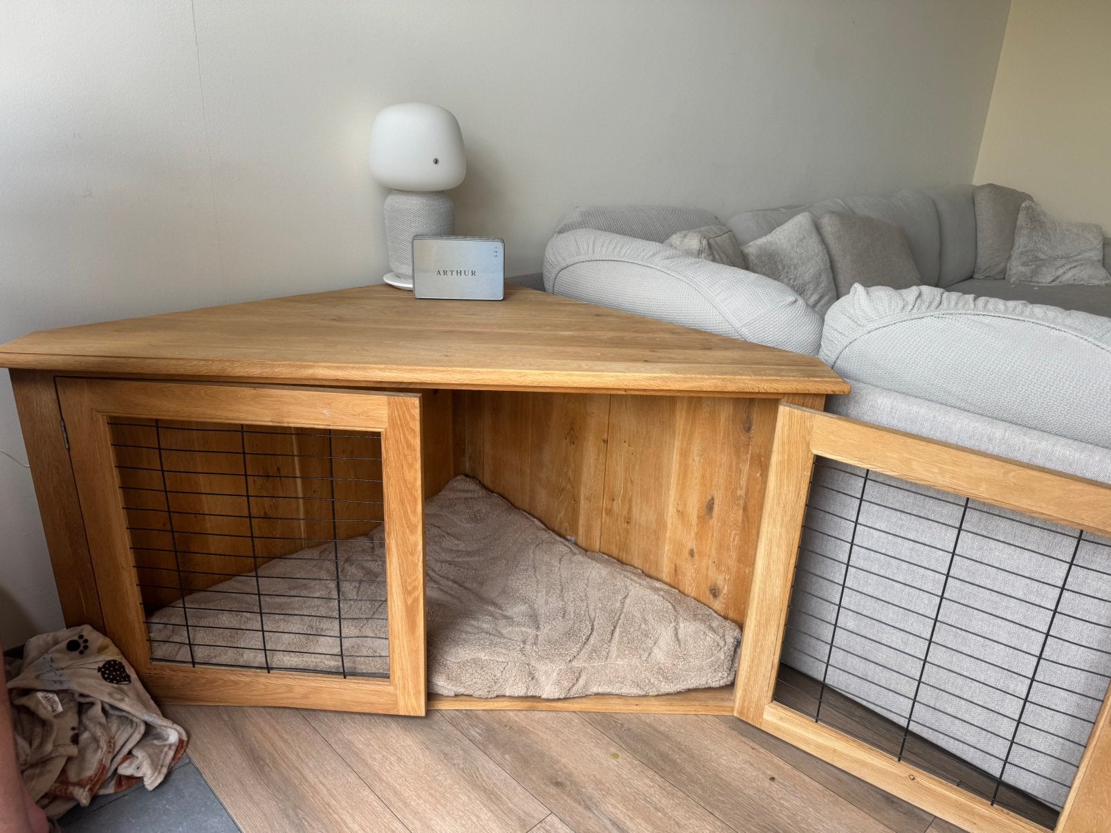 Houten eiken bench driehoek, 65 à 100 cm, Comme neuf, Enlèvement, Niche à chien