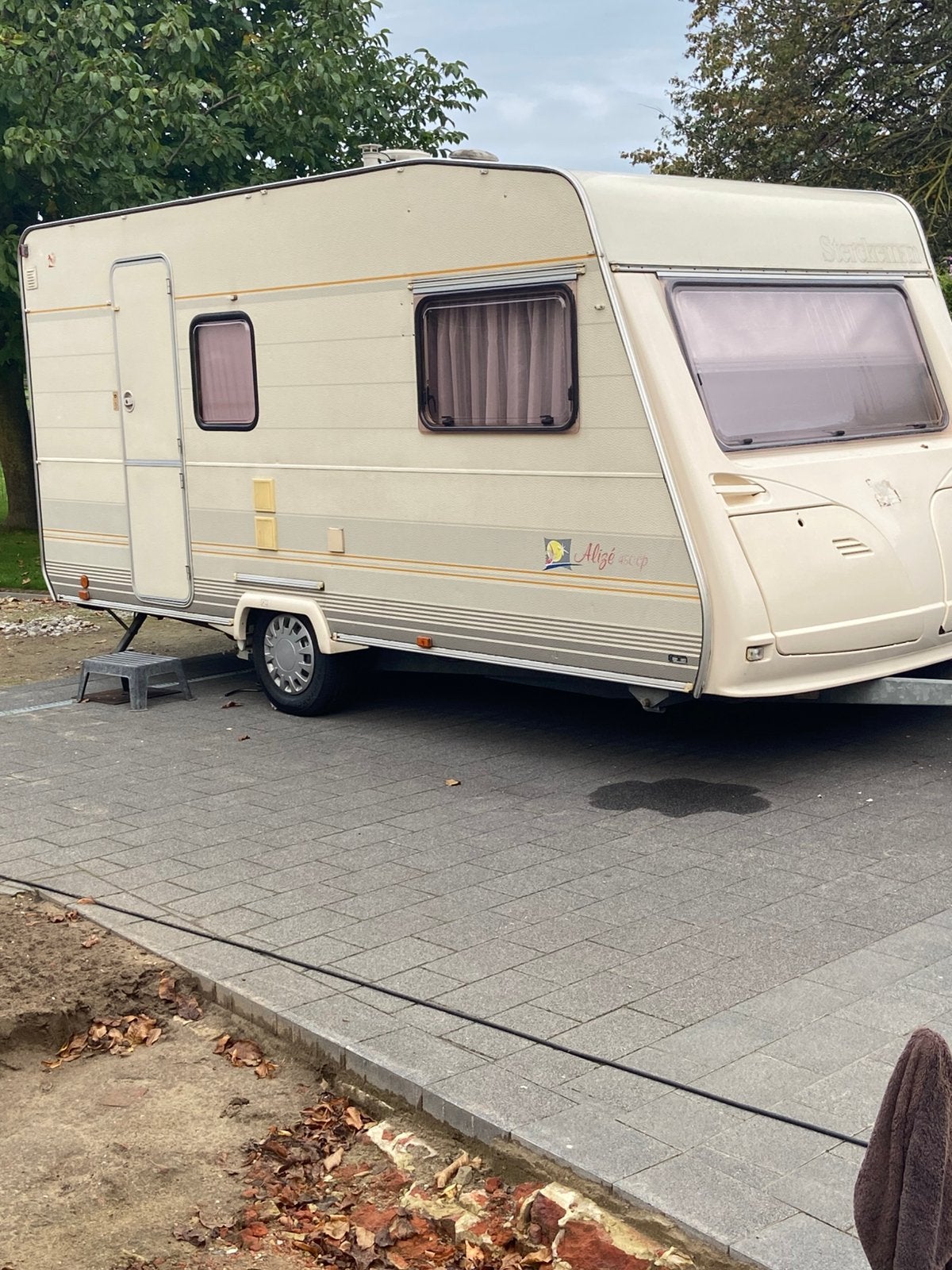 Sterckeman caravan 1999, Vast bed, Mover, Sterckeman, Treinzit