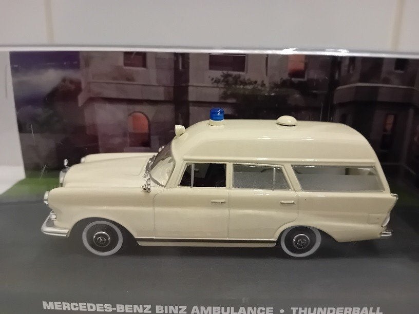 James Bond De Mercedes-Benz Binz Ambulance, Enlèvement ou Envoi, Comme neuf, Voiture, Universal Hobbies