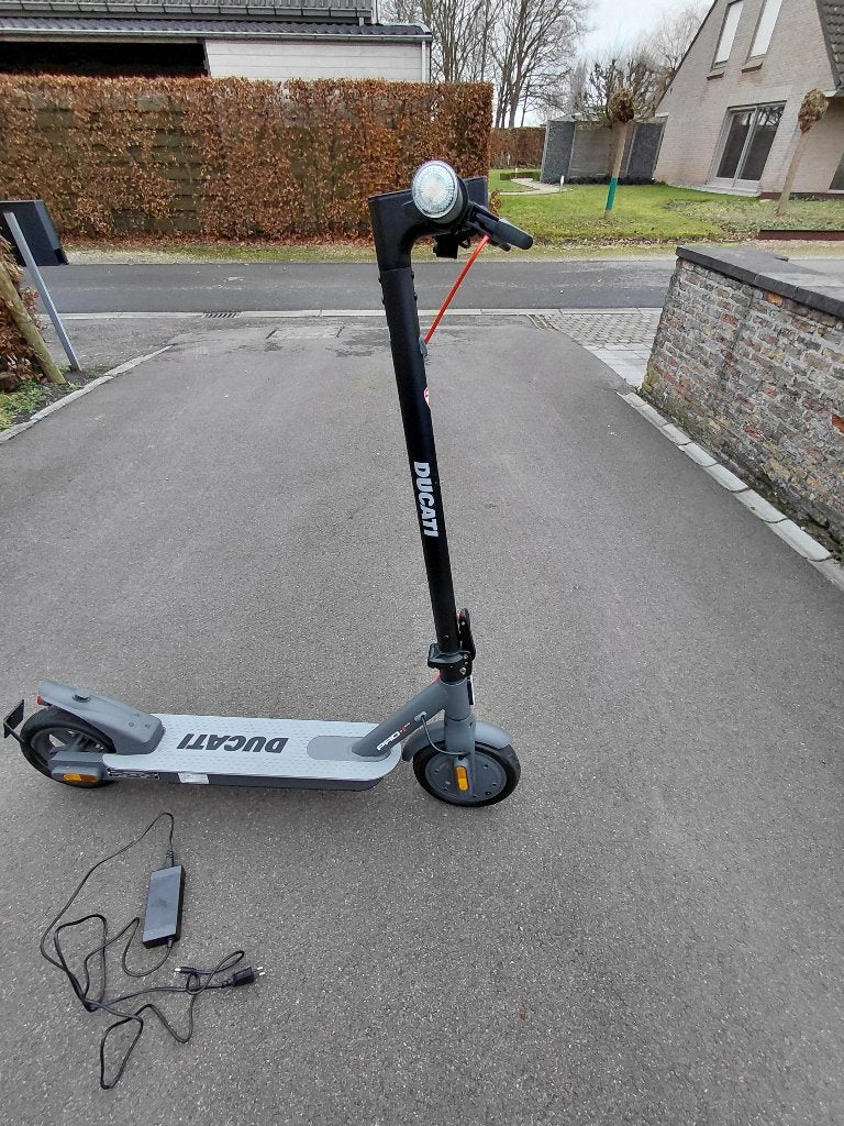 Step, Vélos & Vélomoteurs, Enlèvement, Neuf, Step électrique (E-scooter), Ducati