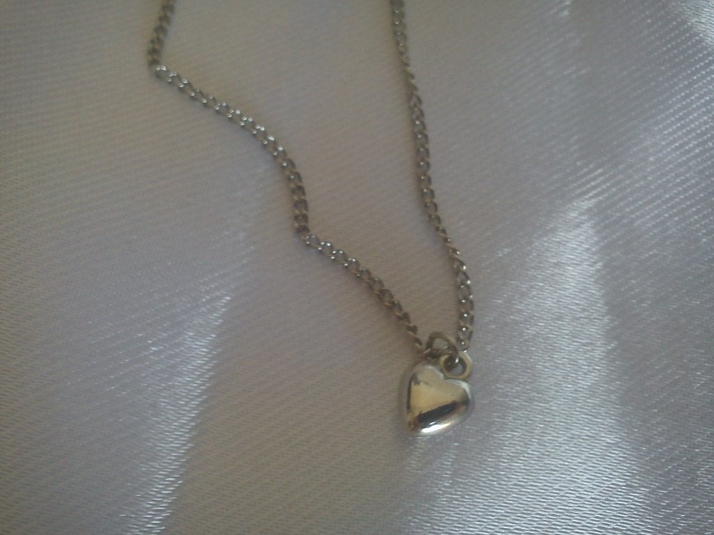 Zilverkleurig armbandje met bedeltje hartje, Handtassen en Accessoires, Armbanden, Overige materialen, Nieuw, Ophalen of Verzenden