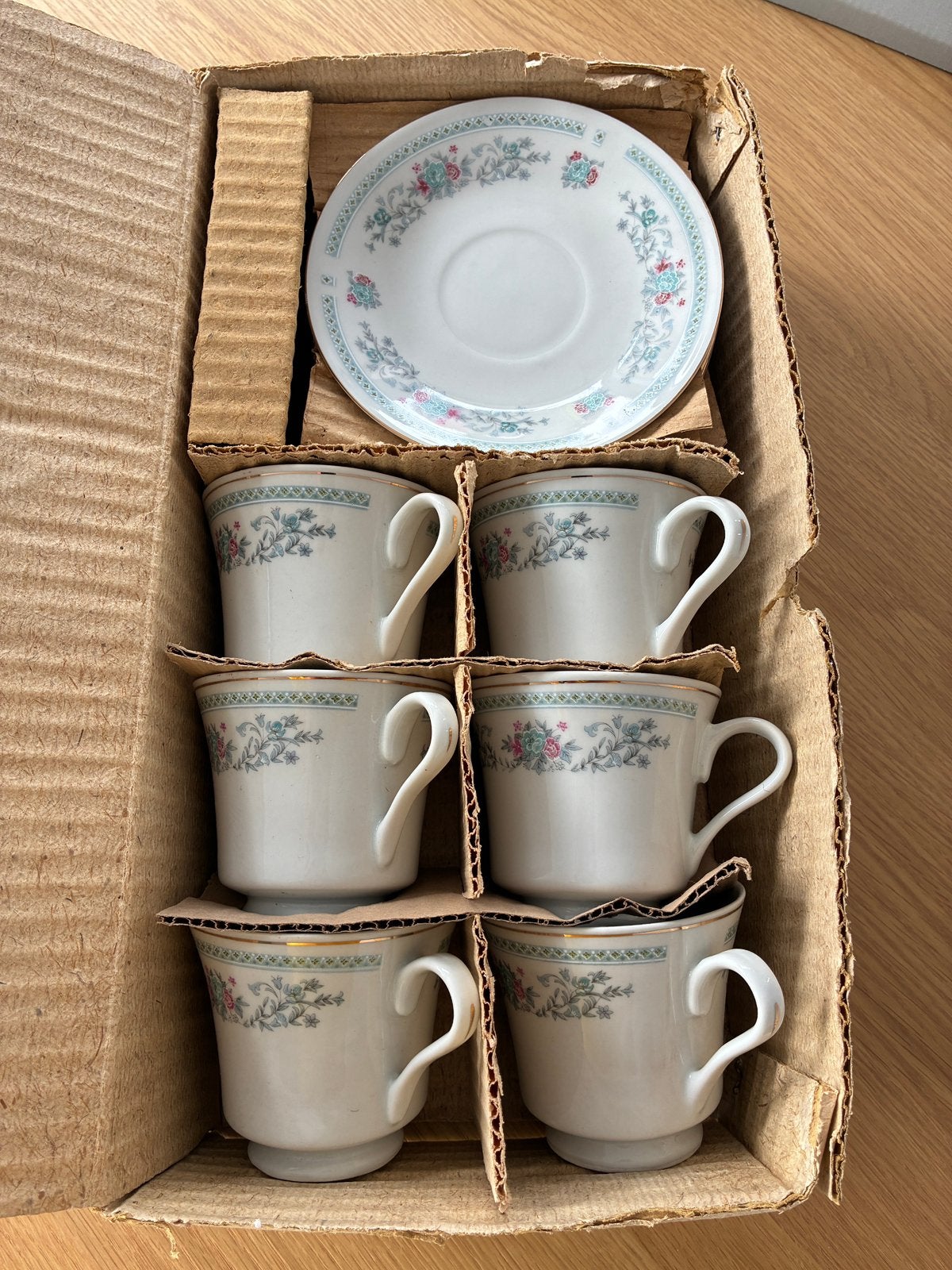 Porseleinen kopjes, Ophalen