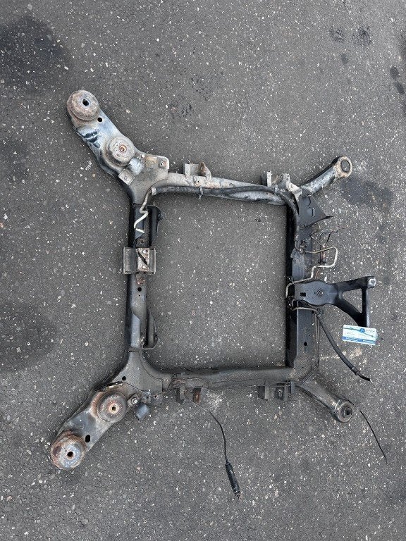 BERCEAU MOTEUR Cadillac Seville (01-1997/09-2004), Cadillac, General Motors Germany GmbH, Utilisé, Chevrolet.europe@gm.com