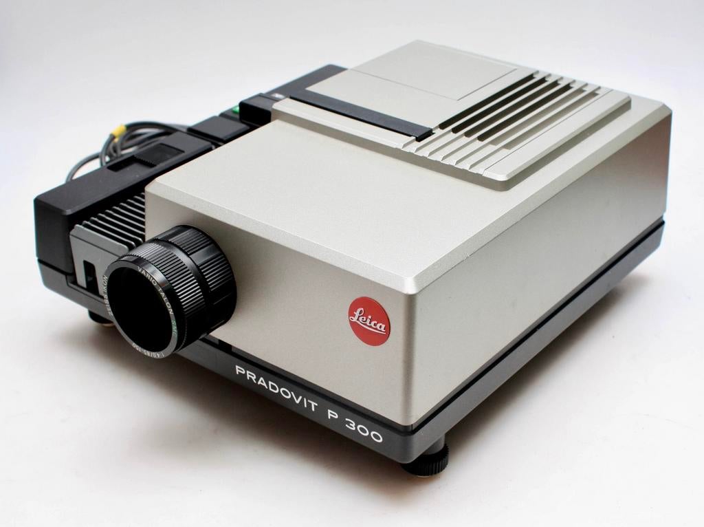 Leica pradovit 300 met LEICA daglichtscherm, Ophalen, Zo goed als nieuw