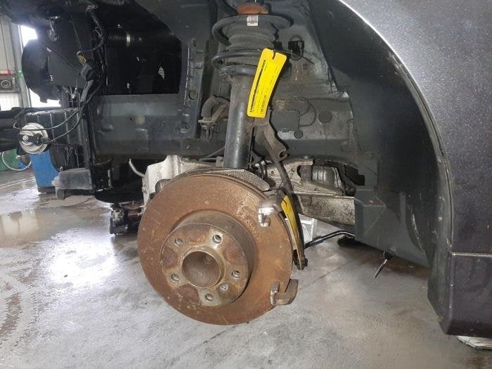 Moyeu de roue avant d'un BMW 3-Serie, -, -, 3 mois de garantie, Utilisé