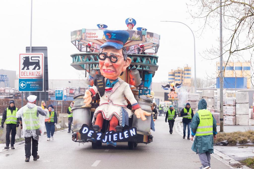 Praalwagen thema melkboer/fabriek, Ophalen, Zo goed als nieuw