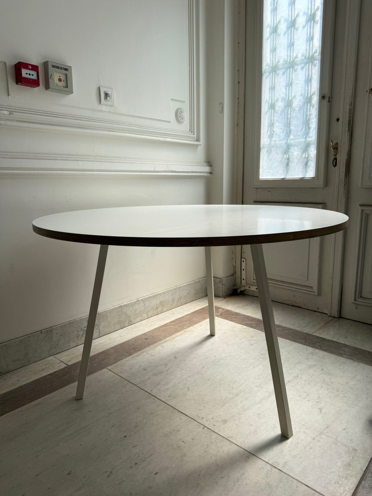 Table ronde ‘loop stand’ de Hay Design, Maison & Meubles, Tables | Tables à manger, Utilisé, 100 à 150 cm, Quatre personnes, Rond