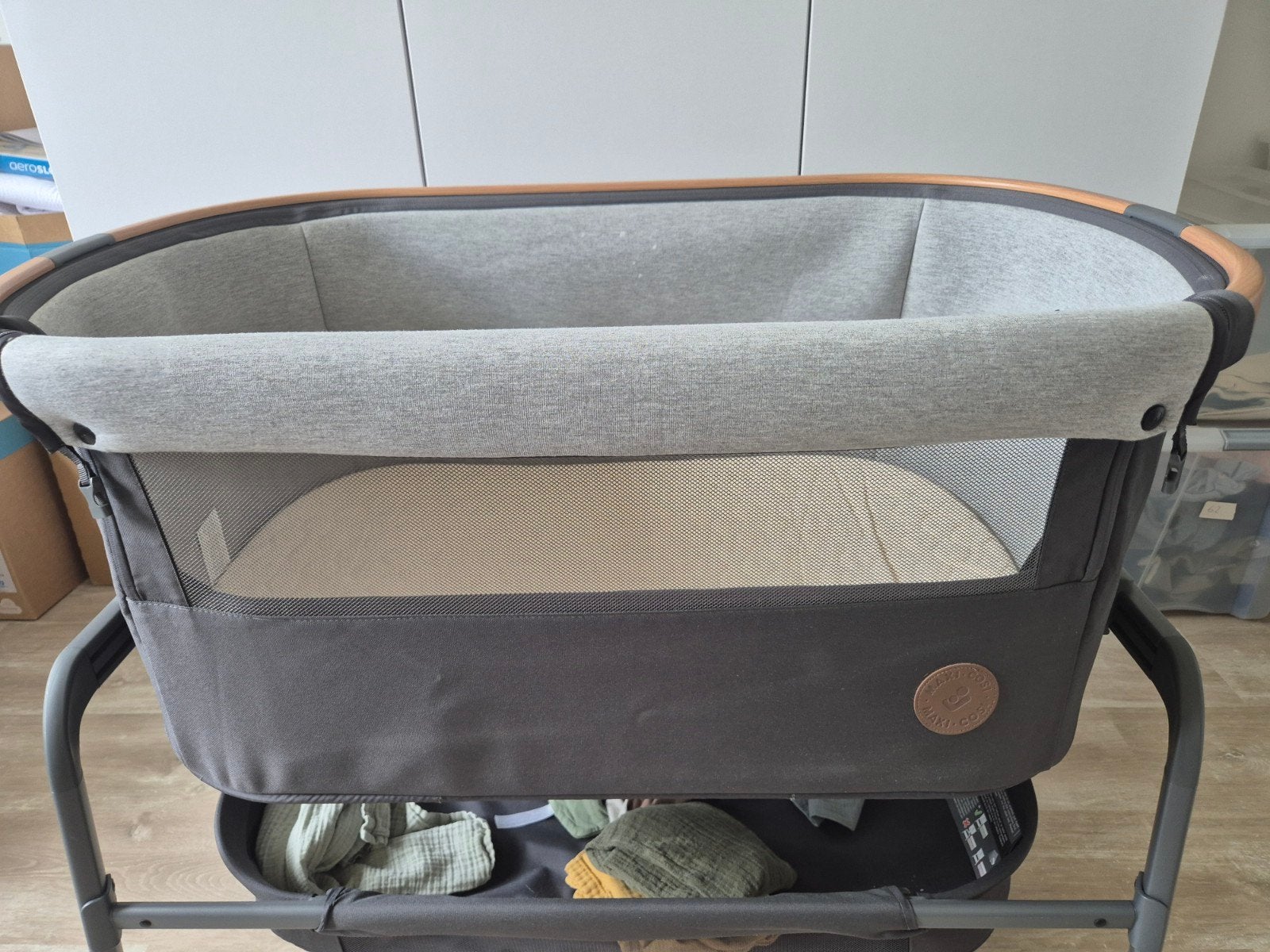 Maxi-Cosi Iora co-sleeper (grijs) + reiszak, Enfants & Bébés, Berceaux & Lits, Enlèvement, Utilisé, Berceau