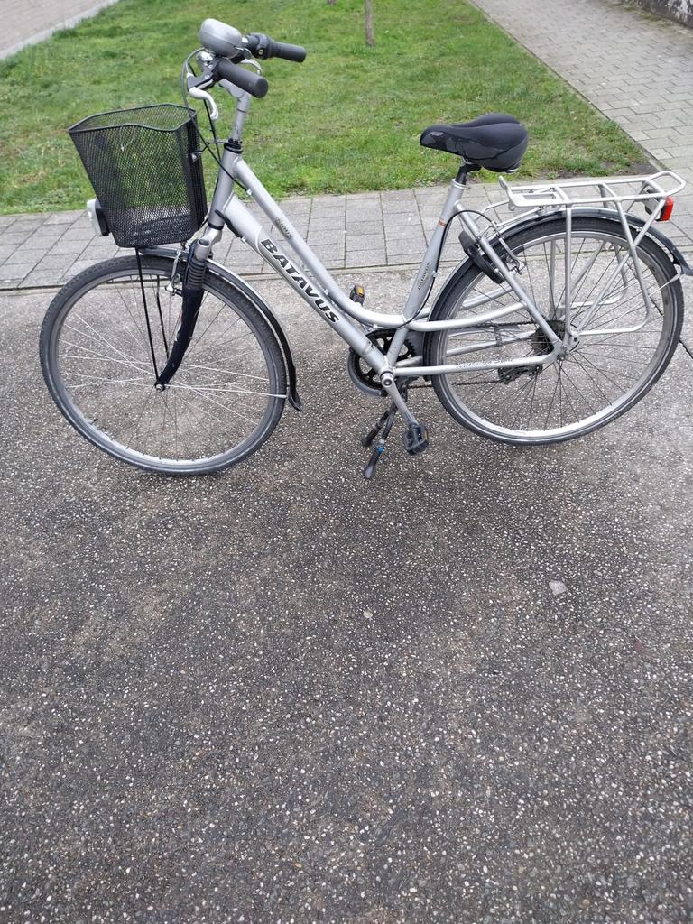 Damesfiets batavus met versnellingen met mandje, Ophalen, Zo goed als nieuw, Batavus, Versnellingen