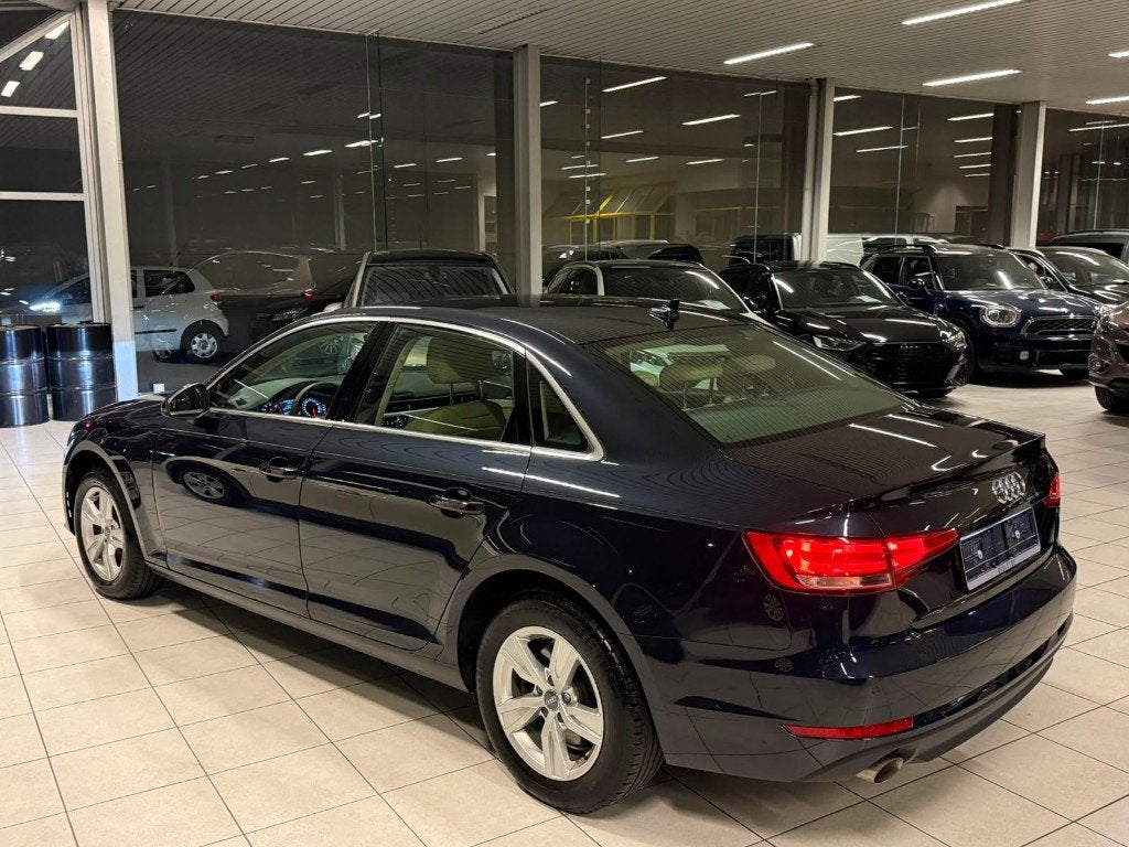 Audi A4 Quattro Limousine 2.0i Essence Automatique 140kW, Cuir, https://public.car-pass.be/vhr/86e5b54e-ee39-4eeb-895d-52bcc25e02bd