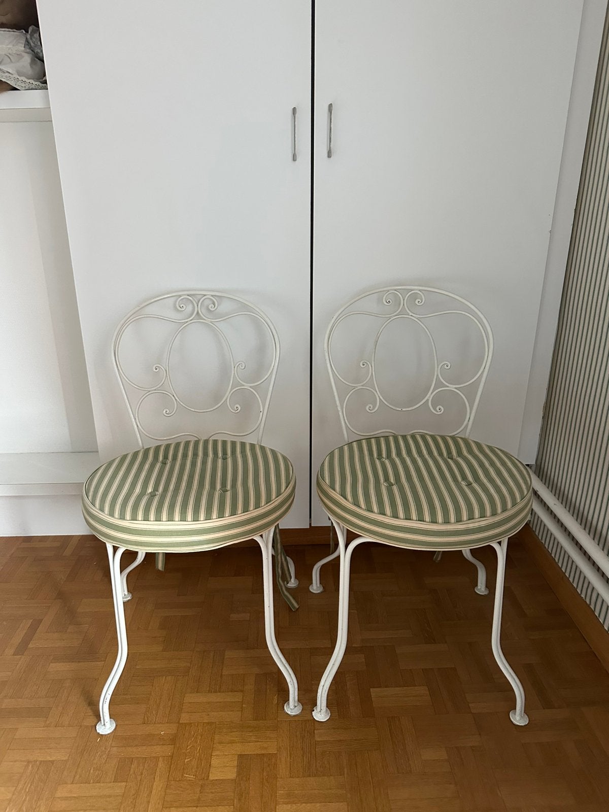 Vintage metalen stoel met kussen, Ophalen, Twee, Franse, Wit