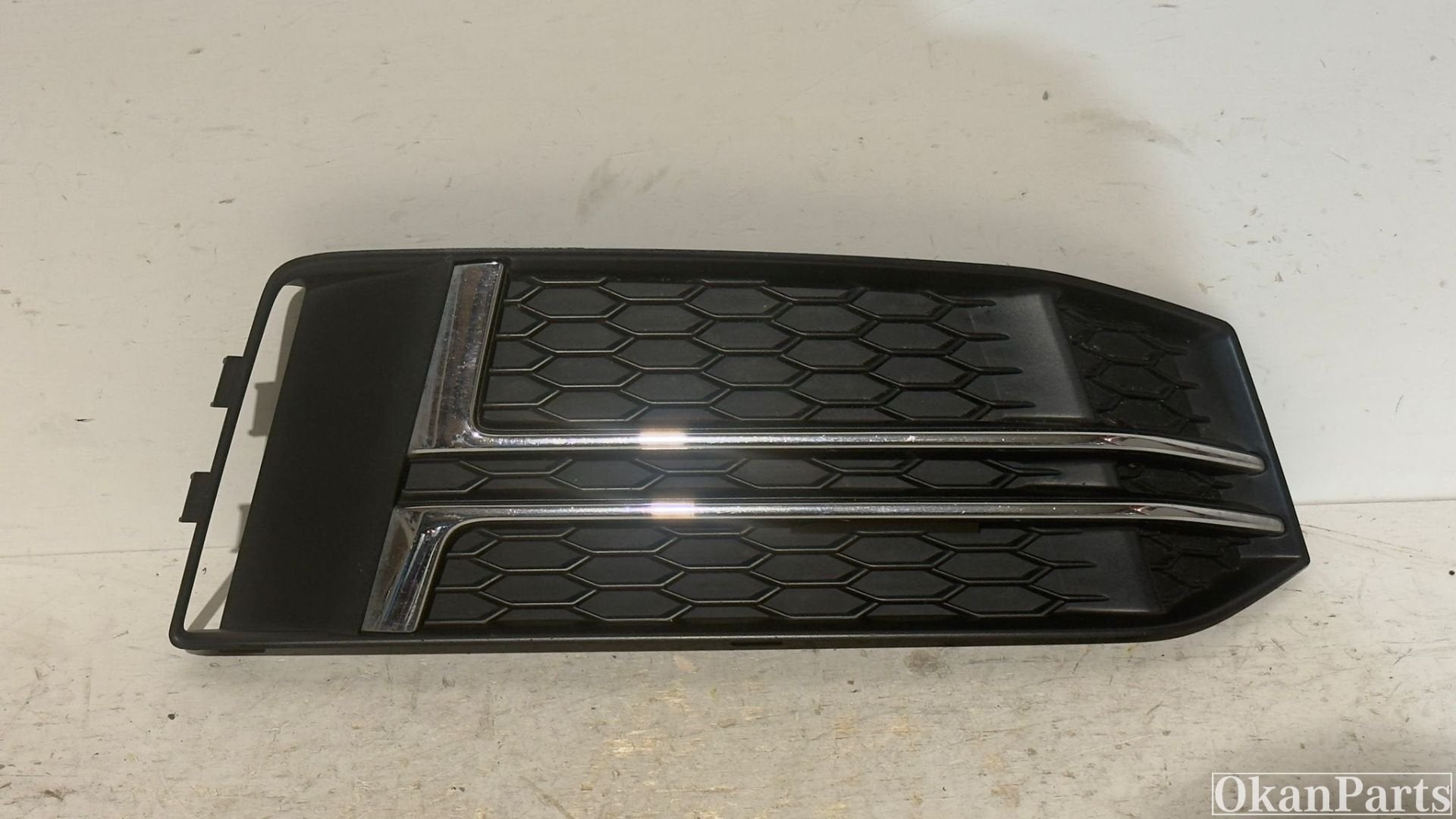 Audi A4 8W B9 S-line rechter mistlamp kap rechts 8W0807682F, Info@fabrikant.eu, Fabrikantstraat 1
1000 AA  Amsterdam, NL, Bumper