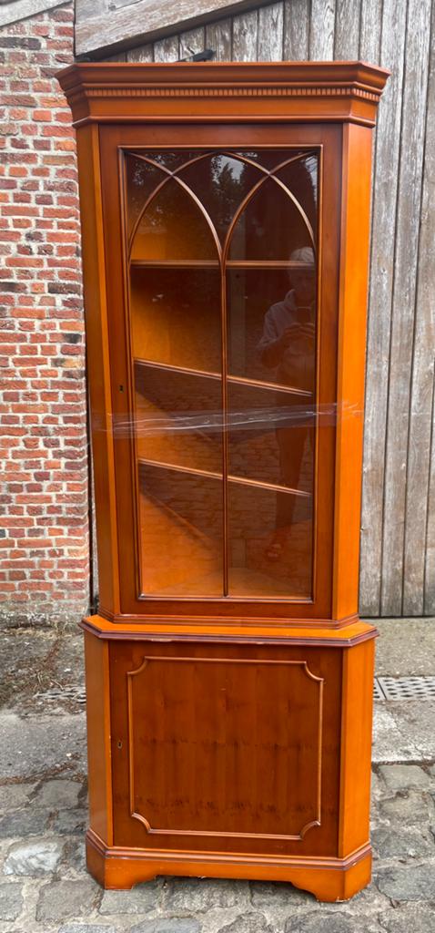 Vintage hoekkast in perfecte staat., Huis en Inrichting, Kasten | Vitrinekasten, Ophalen, Zo goed als nieuw