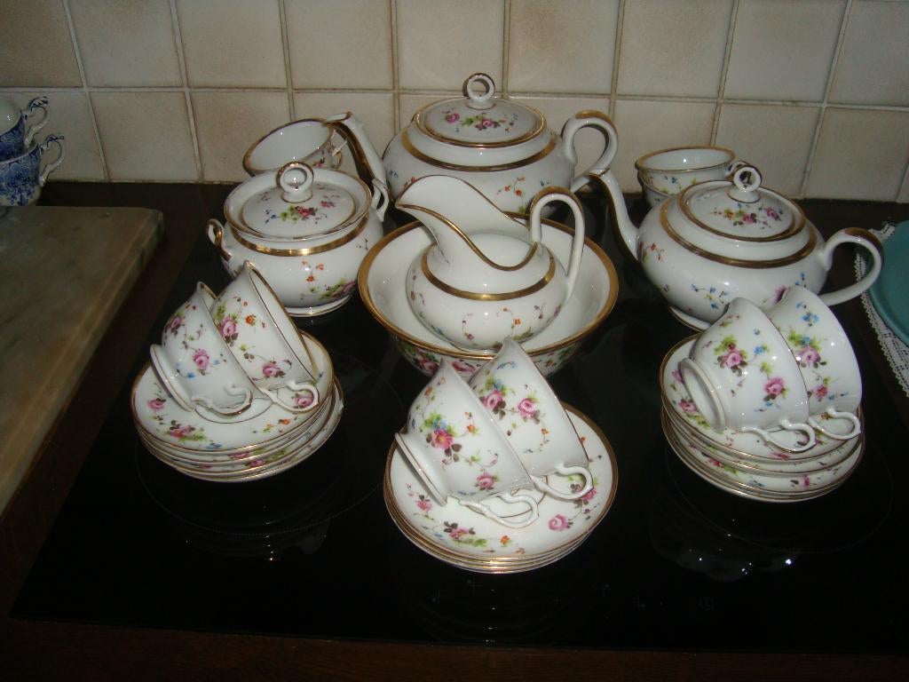 Koffie-en theeservies in Oud Brussels porselein., Ophalen