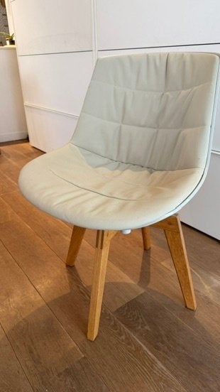 2 MDF Italia Flow Chairs | gestoffeerd, eiken draaivoet, Huis en Inrichting, Gebruikt, Twee, Wit, Design