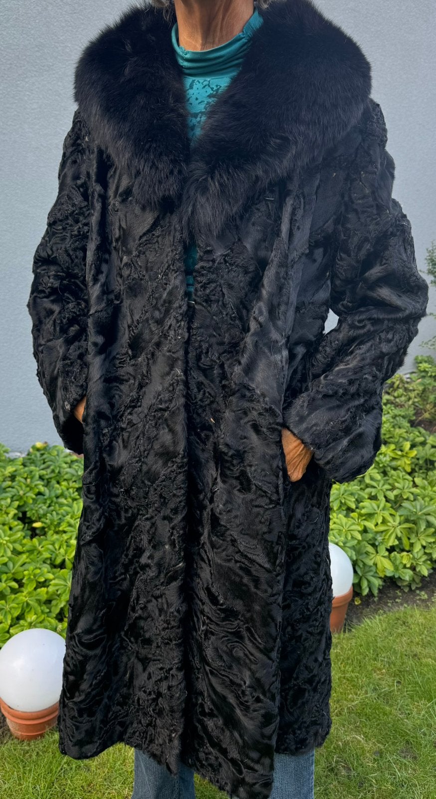 Zwarte pelsen mantel, Kleding | Dames, Ophalen of Verzenden, Gedragen, Maat 38/40 (M), Zwart