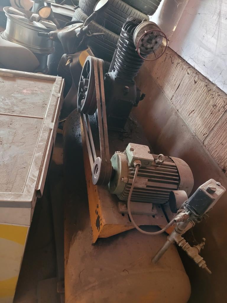 nog goed werkende Compressor 500l recente elektro motor., Doe-het-zelf en Bouw, Compressors, Ophalen