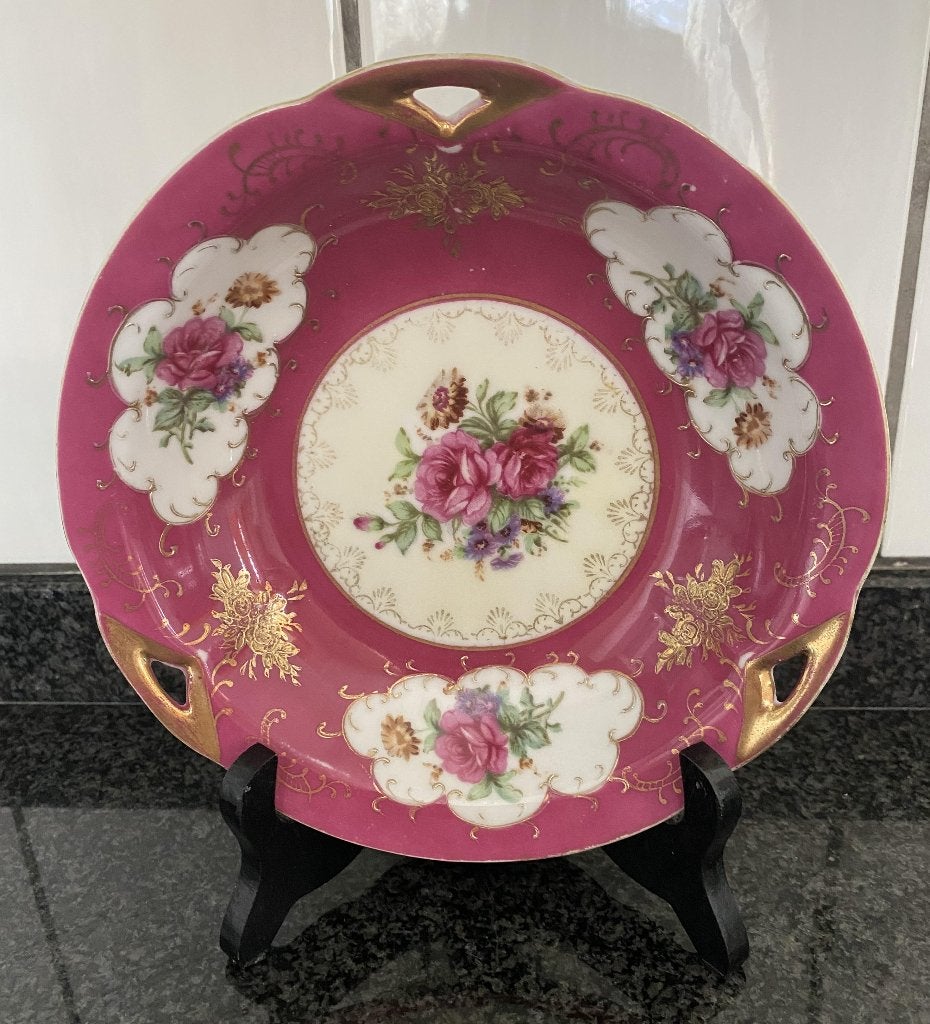 Joli plat décoré en porcelaine, Ophalen