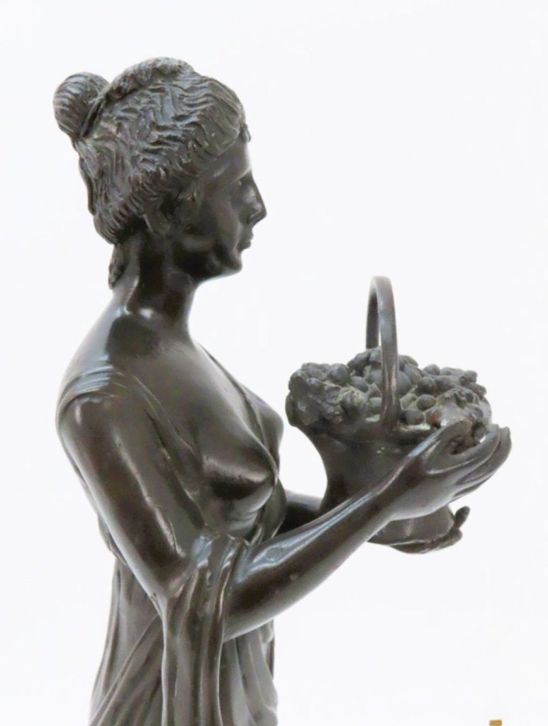 Statue en bronze d'une dame sur socle en marbre - 51 cm, Antiquités & Art, Enlèvement ou Envoi, Bronze