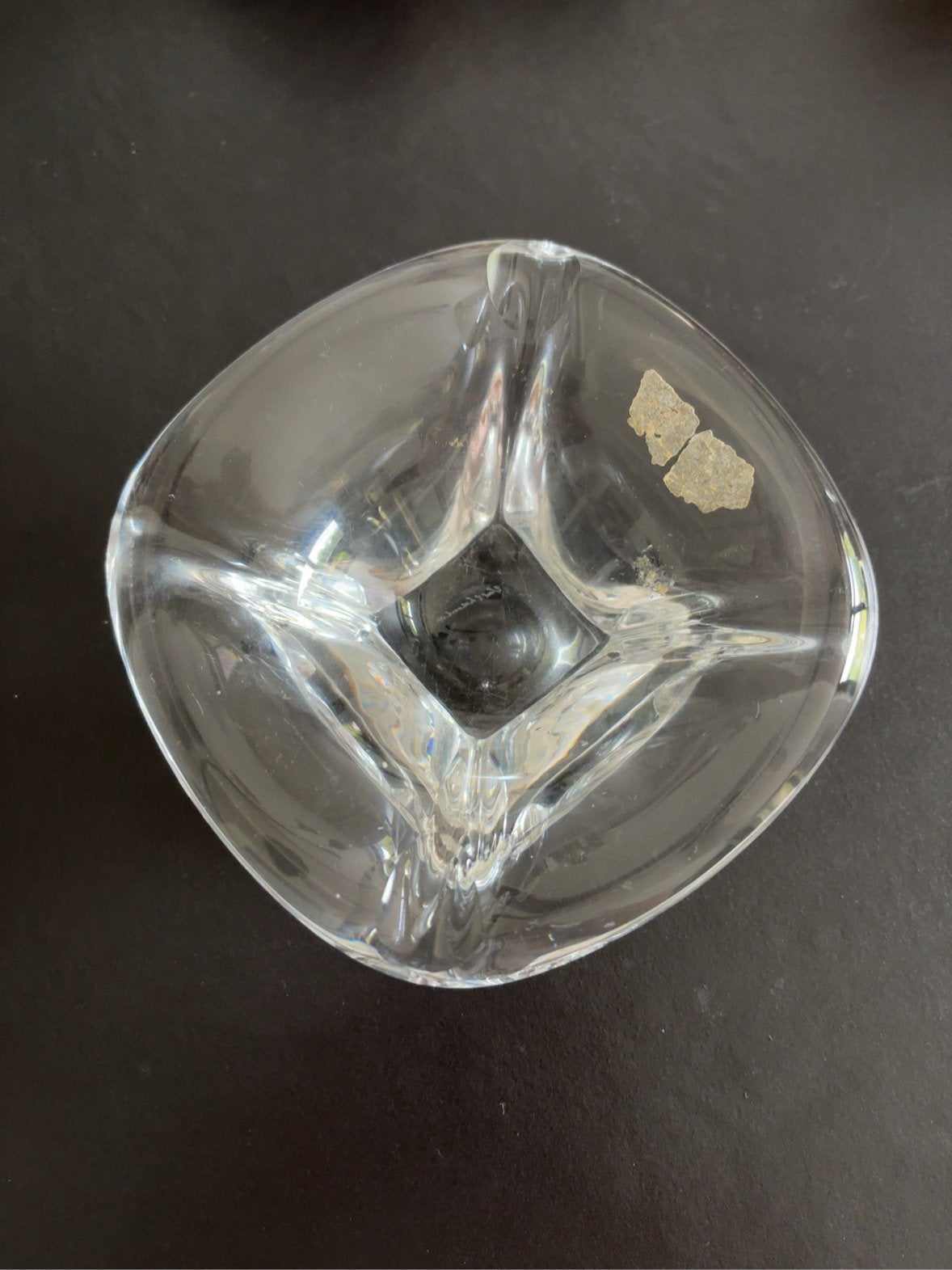 Asbak val saint lambert kristal, Enlèvement