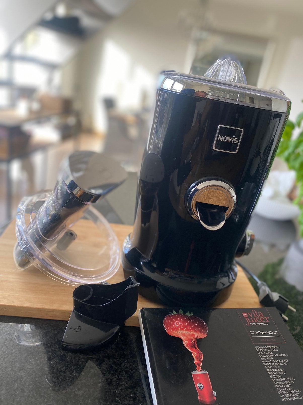Novis Vita Juicer - extraxteur et presse-fruits, Enlèvement, Utilisé, Électrique, Presse-agrumes