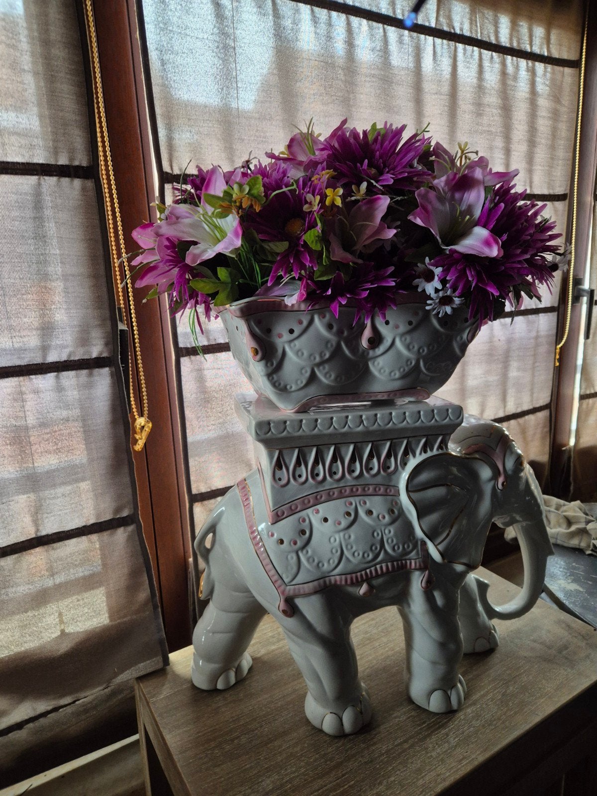 mooie olifant met vaas en droog bloemen, Maison & Meubles, Accessoires pour la Maison | Colonnes & Piliers, Enlèvement ou Envoi