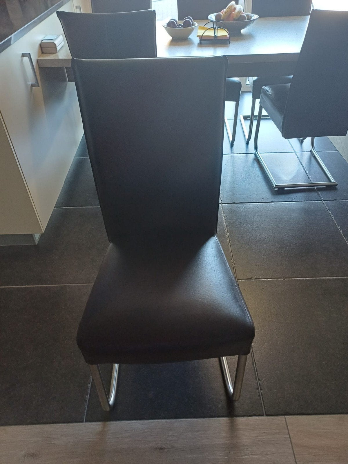 donker bruine eetkamer stoelen, echt leder, Ophalen, Zo goed als nieuw, 4 tot 6 stoelen