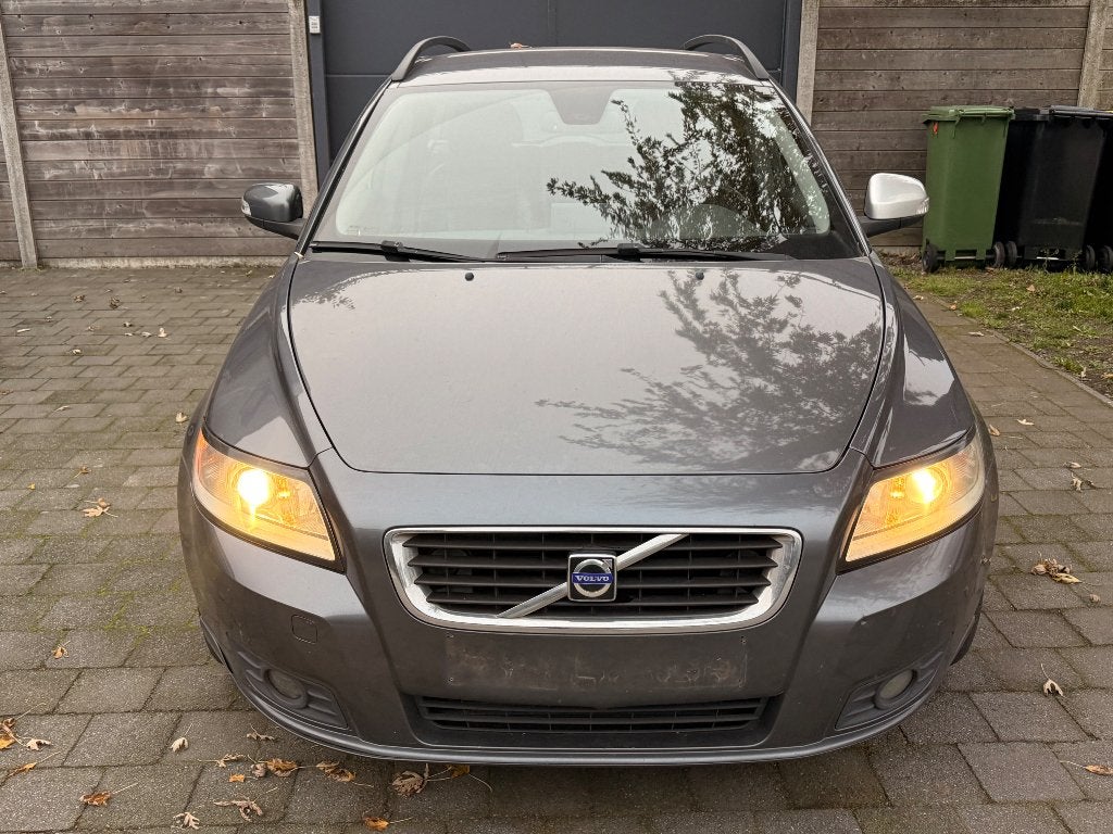 V50, Autos, Cuir, Achat, Noir, 5 portes
