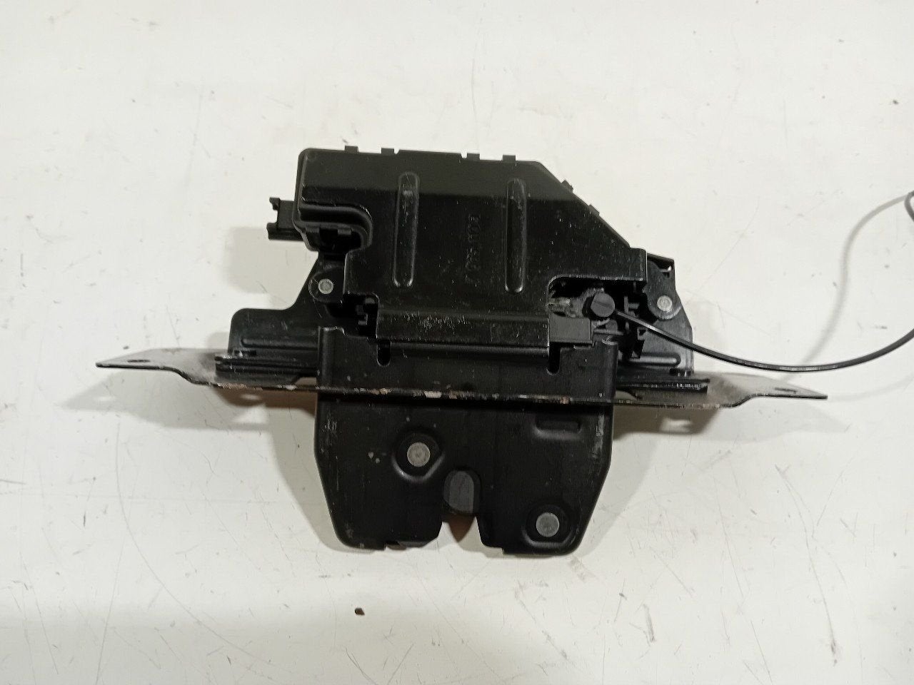 Slot mechaniek kofferdeksel achterklep elektrisch Land Rover, Onderdelen@venauto.nl, Van der Ven Autorecycling B.V., Ettenseweg 76, 4706 PB Roosendaal, The Netherlands