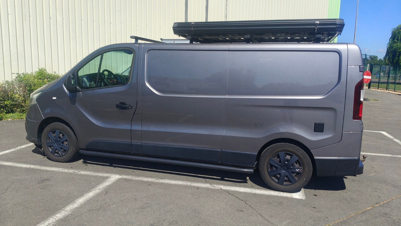 Renault Trafic kleine camper met daktent , lichte vracht, Caravans en Kamperen, Particulier