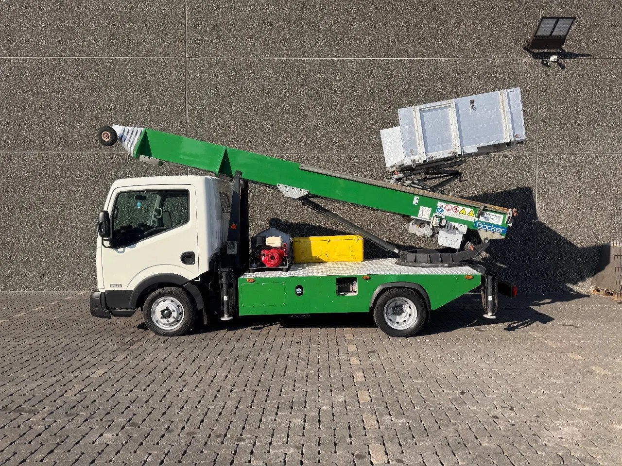 Nissan Cabstar NT 400 BOCKER HL30/1-7LH (bj 2017), Auto's, https://public.car-pass.be/vhr/d8cd5904-8d90-4b91-818a-555b265ce351